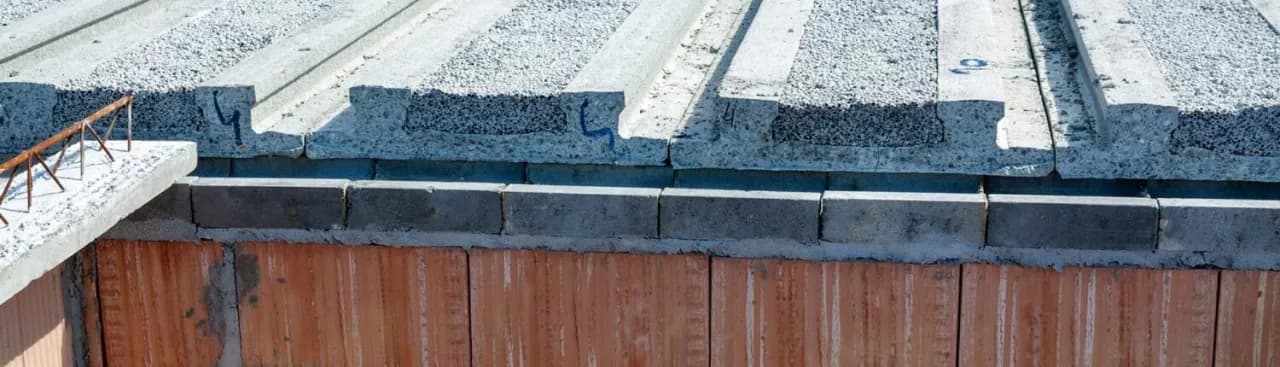 Strop teriva czy żelbetowy koszty - co wybrać, by zaoszczędzić?