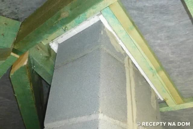 Czym otynkować komin na strychu, aby uniknąć problemów z wilgocią?