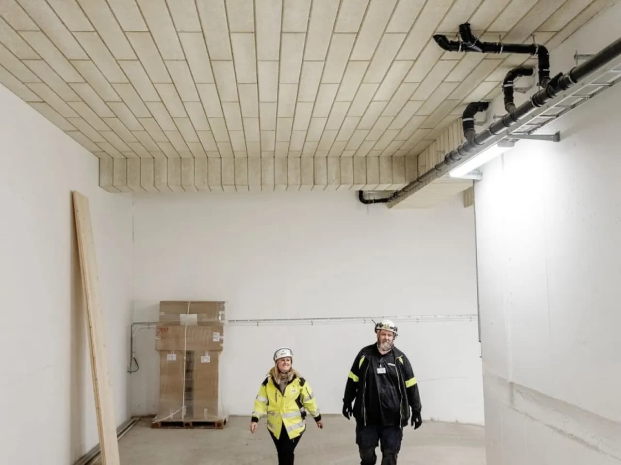 Jak układać wełnę mineralną na stropie, aby uniknąć błędów i strat