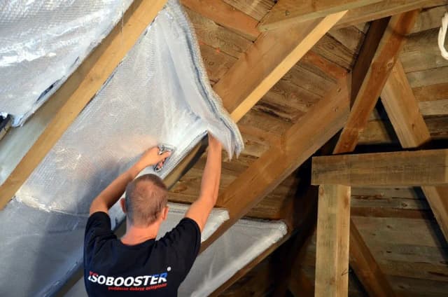 Jak ocieplić strych w starym domu, by uniknąć wysokich kosztów energii