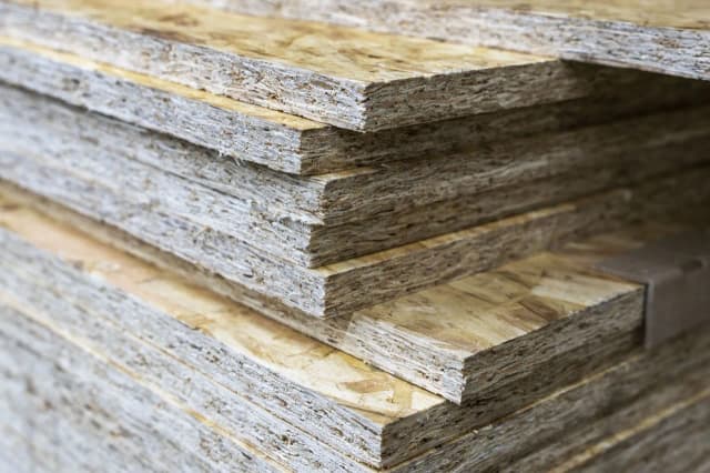 Jaka grubość płyty OSB na podłogę strychu? Kluczowe informacje i porady