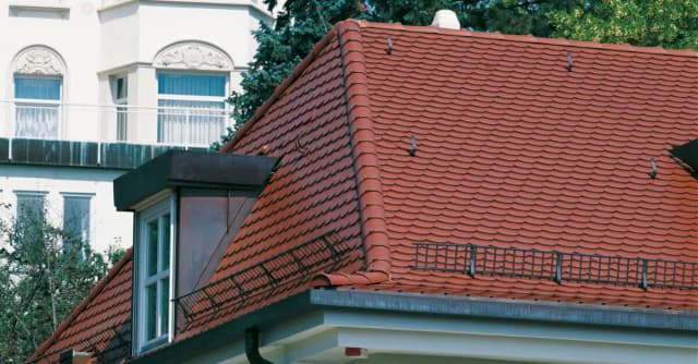 Ile dachówki karpiówki w koronkę potrzebujesz na m2 i ile kosztuje?